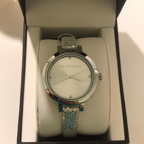 Silver Watch - Picture 4 of 4